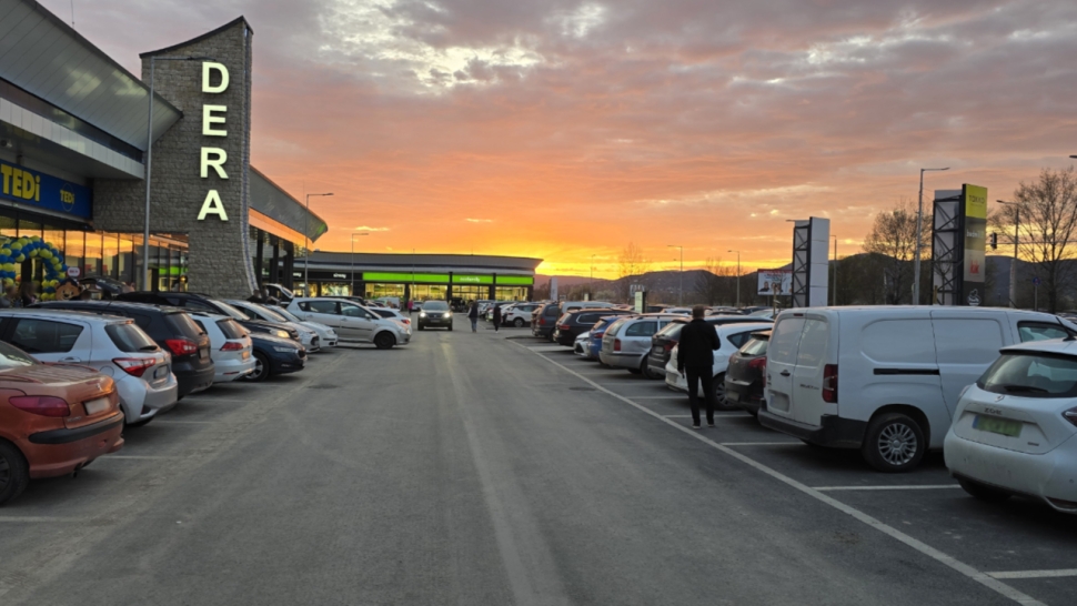 Ünnepi nyitva tartás - május 1.